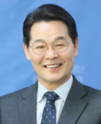 ▲권익현<br>①더불어민주당 ②1961.03.15(64세) ③부안읍 봉신길 ④정당인 ⑤전북대학교 대학원 행정학과 박사과정 수료 ⑥(전)전북자치도의회의원 / 민선 7‧8기 부안군수 ⑦미확인