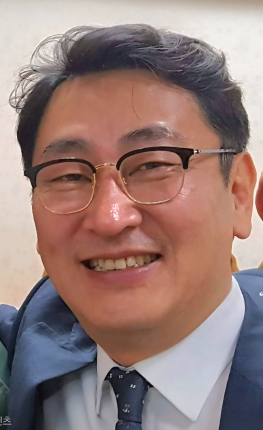 ▲김창현<br>①더불어민주당 ②1970.02.03.(만55세) ③부안군 부안읍 부안로 ④정당인 ⑤전북대학교 행정대학원 사회복지학 석사 ⑥민선4기 이병학군수 비서실장 / 제20대 국회 김종회의원 보좌관 / (사)한국경제사회연구소 상임이사 ⑦없음