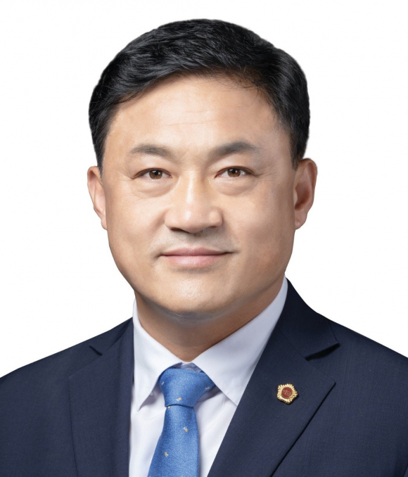 ▲김정기<br>①더불어민주당 ②1968.09.19(57세)	③부안군 상서면 원촌길	④전북특별자치도의회의원 ⑤전주대학교 경영행정대학원 창업학과 졸업(경영학석사) ⑥(현)사단법인 기본사회 부안본부 상임대표 / (현)도의원 ⑦없음