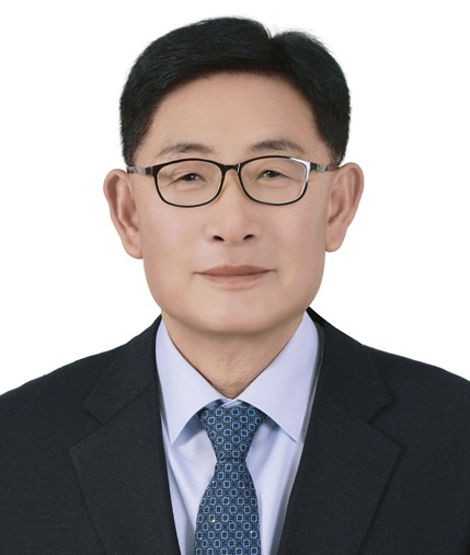 ▲김영욱<br>①더불어민주당 ②1960.11.27(65세) ③부안군 동진면 해평길 ④자영업 ⑤서해공업전문대학 건축과(현 호원대학교)졸업 ⑥(전)해평마을이장 / (현)한국건설산업시험연구원대표 ⑦없음