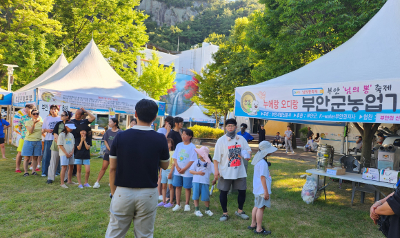 부안군농업기술센터 누에체험 문전성시.